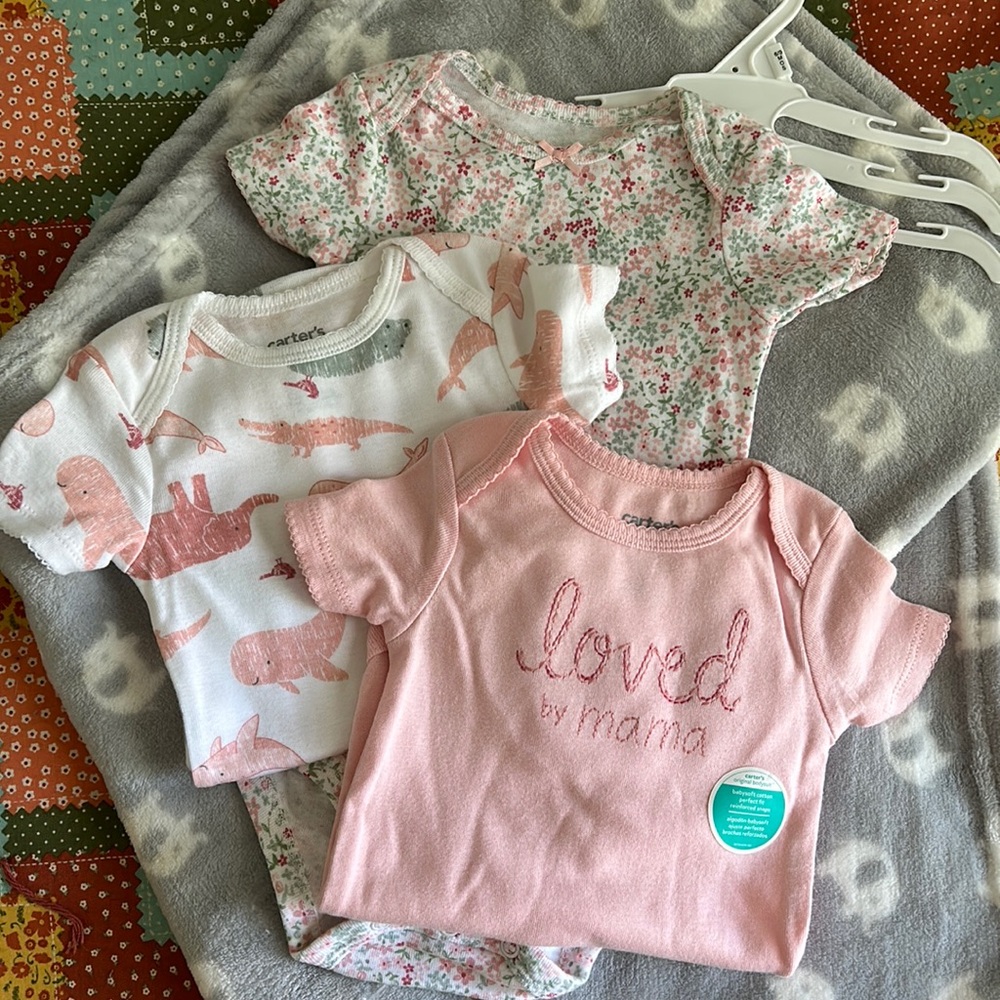 Carter’s Bodysuits. NWOT 6-9 mo Gray Elephant blanket-never used